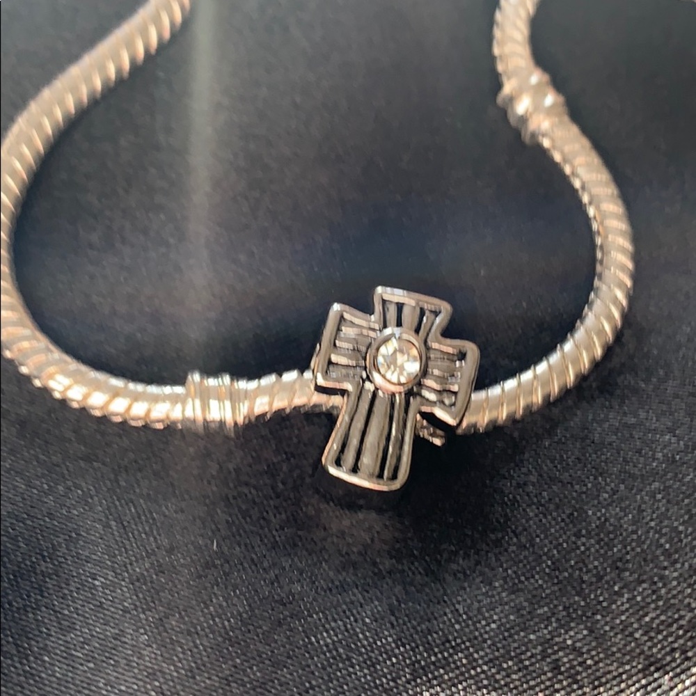 Charm cross with clear stone - Picture 2 of 2